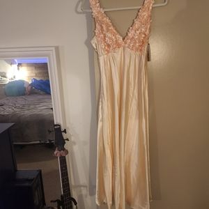 Flora Women's Ruffled Robe